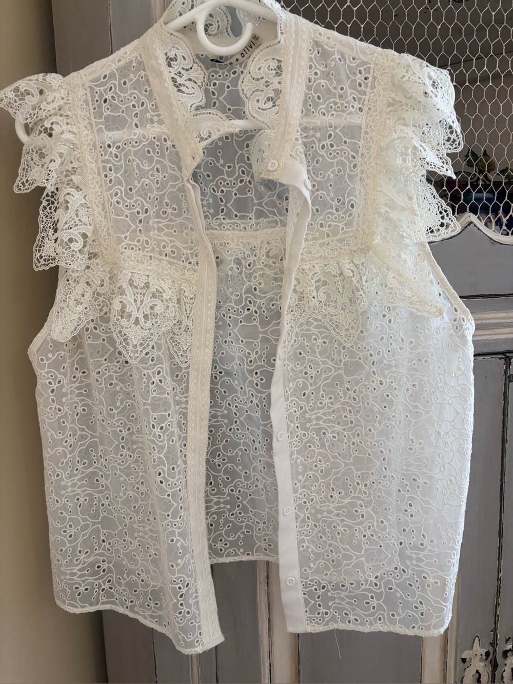 Alice + Olivia cream colored Lace Eyelet Ruffle Sleeveless Top